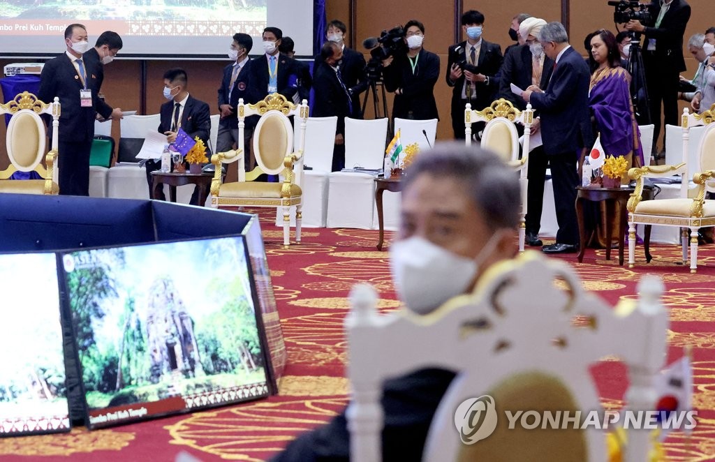 박진 "조건없는 남북대화 필요" 언급에 北대사 "여건 조성돼야"