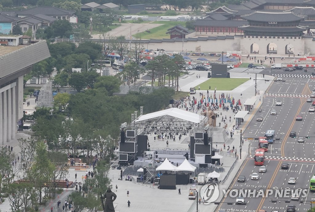 한총리 "새 광화문광장, '국민 품' 靑과 함께 세계적 명소될 것"