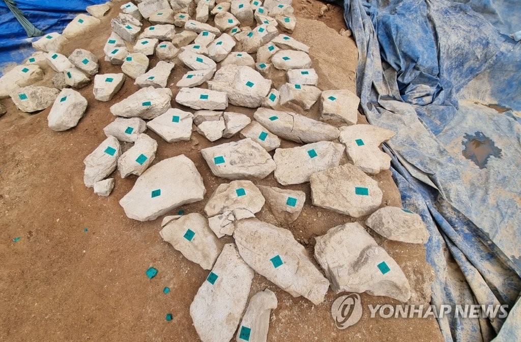 세계 최대 고인돌 훼손…김해시 "문화재청 협의없이 정비공사"