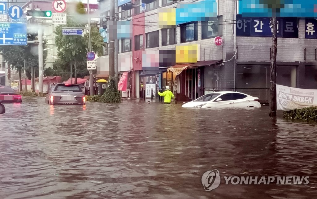 [중부 집중호우] 중부지방에 쏟아진 폭우로 곳곳서 도로통제·침수피해(종합2보)