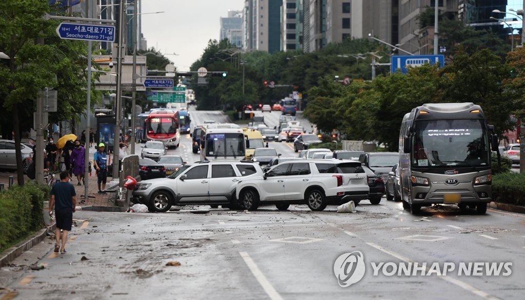 강남 폭우에 차량 5천여대 침수…외제차만 1천대 넘어(종합3보)