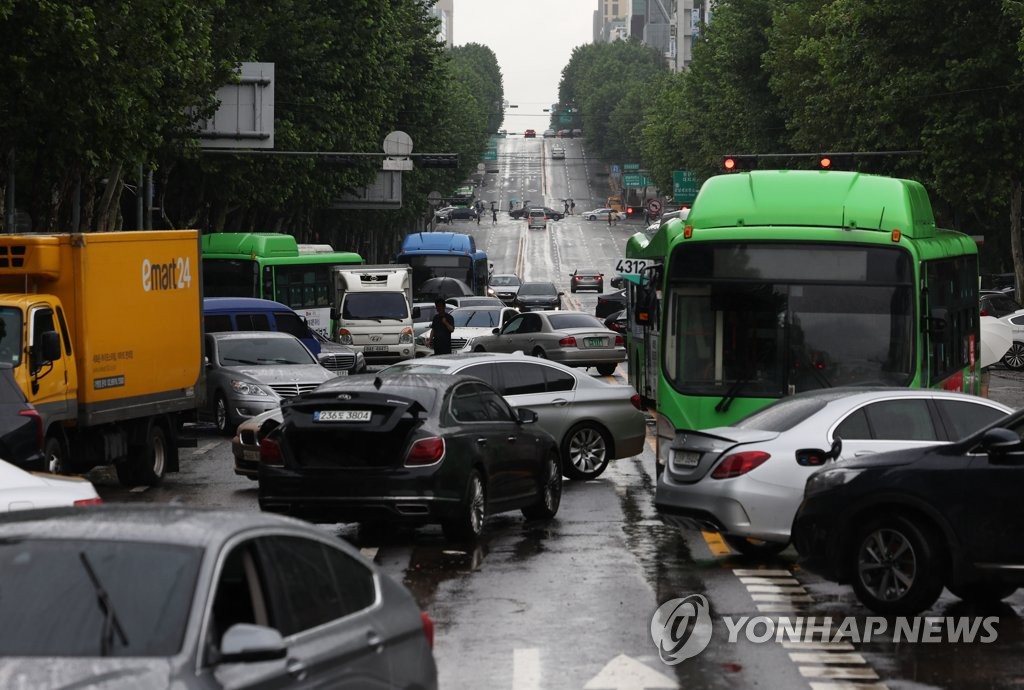 다시 물바다 된 강남…기록적 폭우 때마다 속수무책