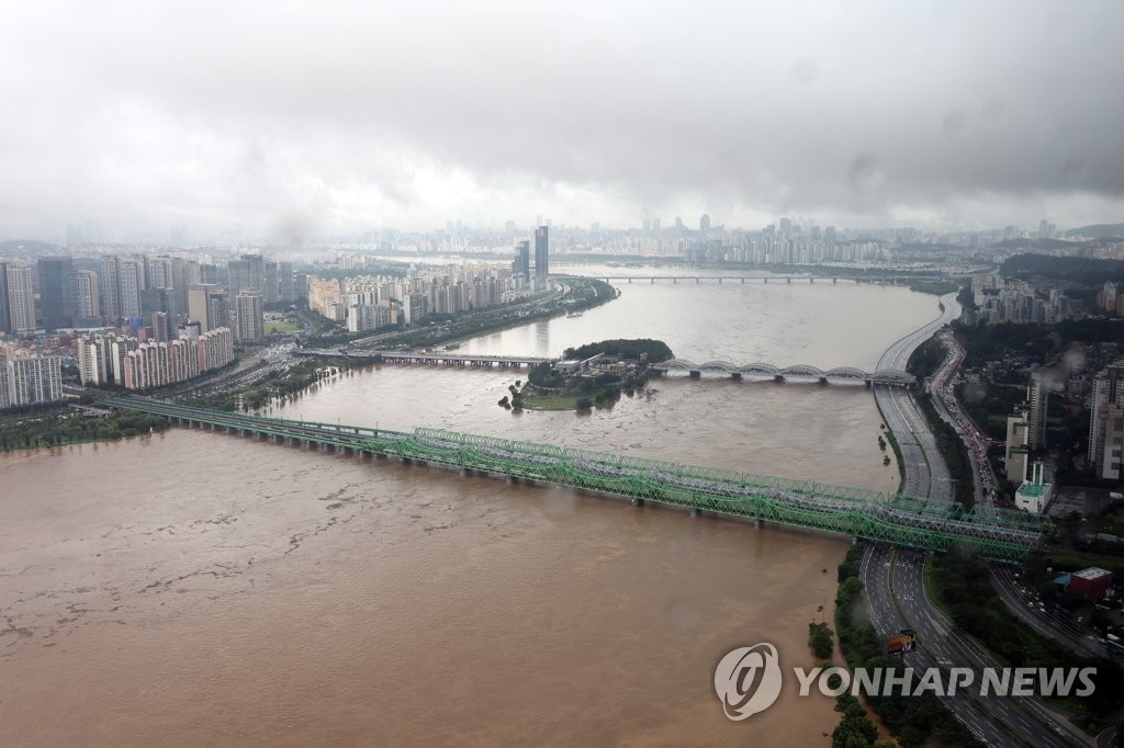 이종섭, 서울·경기 폭우 대민 긴급지원태세 구축 지시