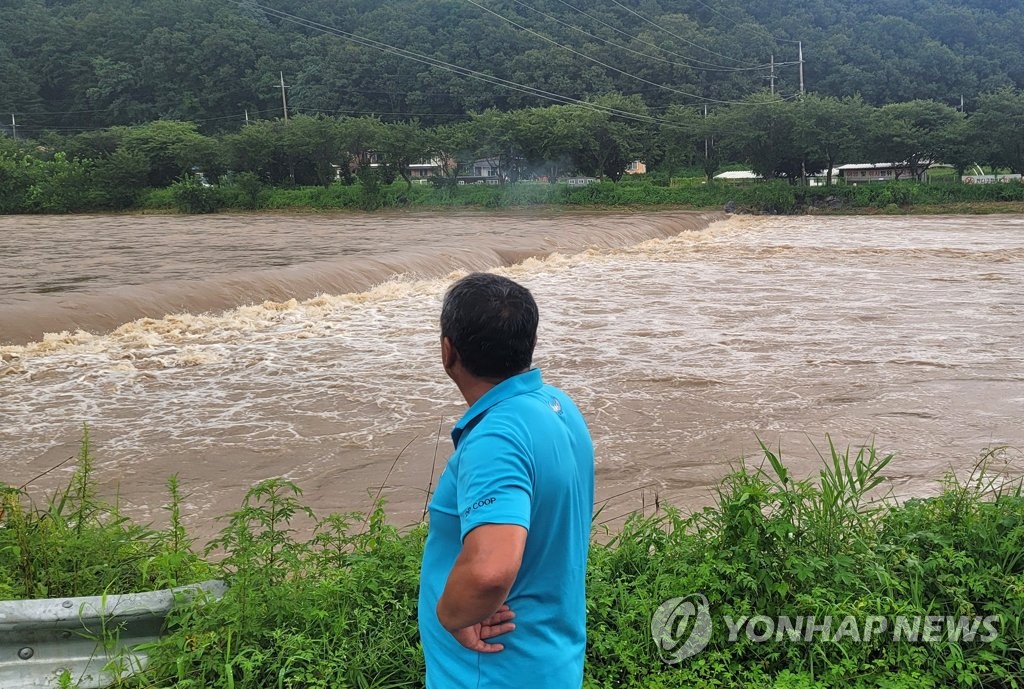 [중부 집중호우] 강원 산사태·실종 곳곳 '수마 흔적'…호우특보 해제(종합2보)