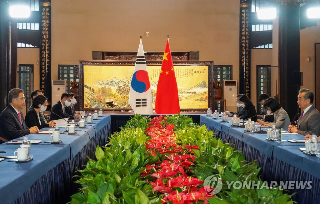 中외교부장 "한중, 공급망 안정 파괴 공동저지해야"(종합)