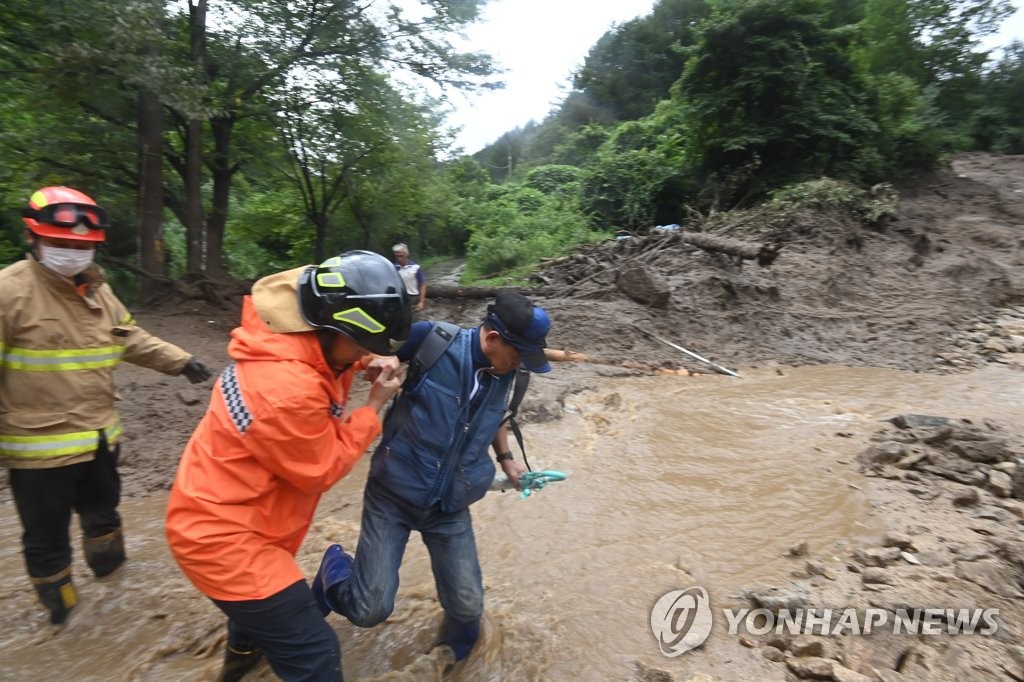 [중부 집중호우] 횡성 청일면 산사태로 고립됐던 주민 등 8명 구조(종합2보)