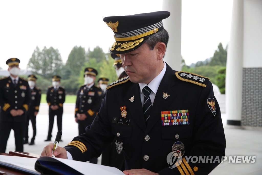 윤희근 경찰청장 "어떠한 바람에도 중심 잡고 나아가겠다"