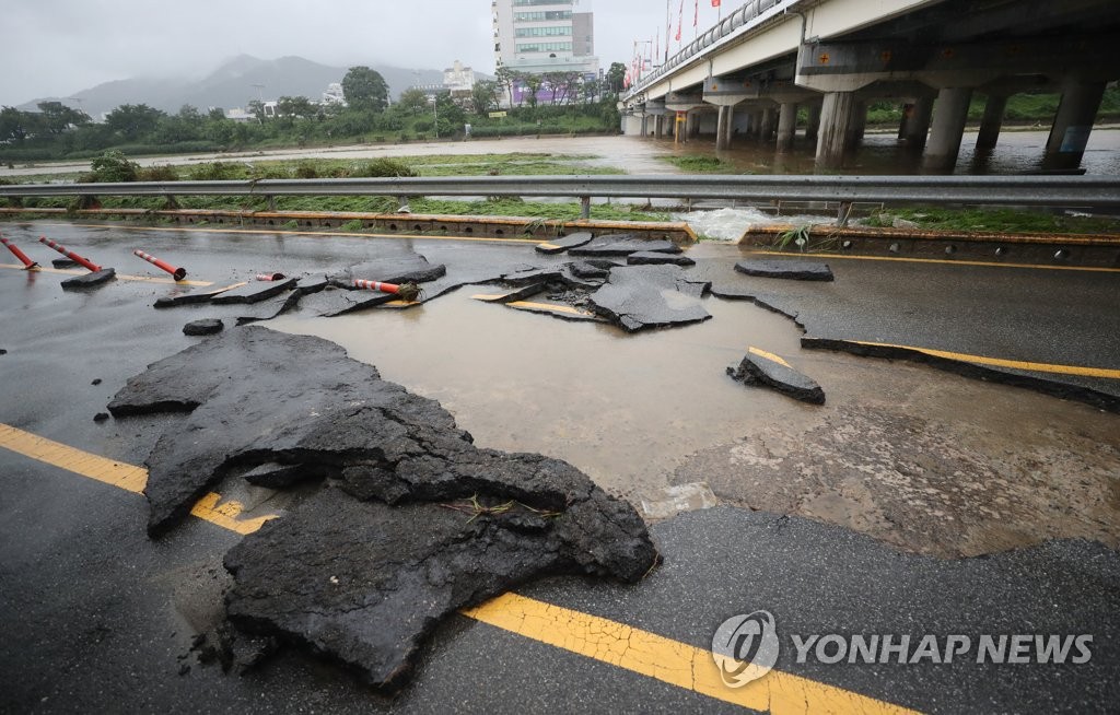 [집중호우] 충청·남부지방에도 '물폭탄'…주택·도로 침수 속출