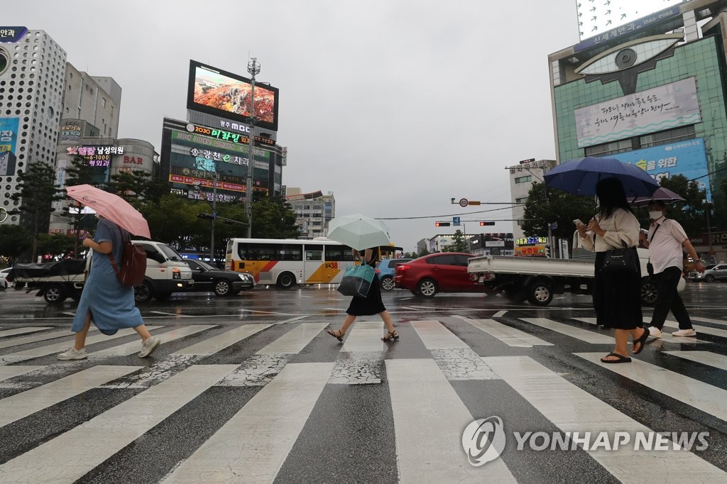 [내일날씨] 광복절 전국 흐리고 비…수도권 10∼60㎜