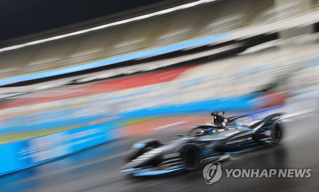 O britânico Evans vence a 15ª rodada da Fórmula E na 'primeira competição de corrida em Seul' 