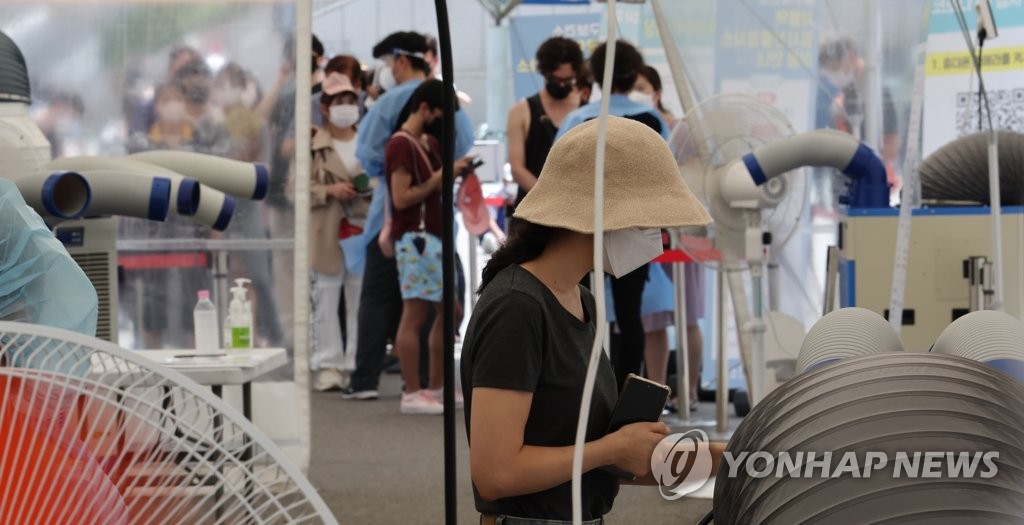 [1보] 신규확진 8만4128명…위중증 563명·사망 37명