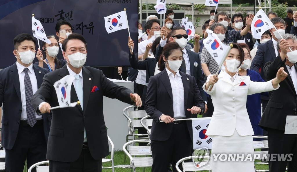 尹대통령 국정지지 28%대…유권자 3분의2 "잘못하고 있다"[KBS·MBC](종합)