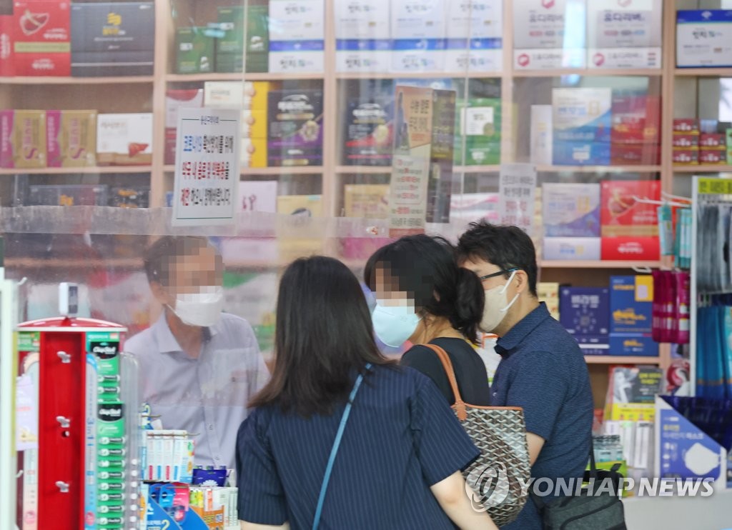 거리두기 없는 첫 명절…고속도로 통행료 면제·실내취식 허용