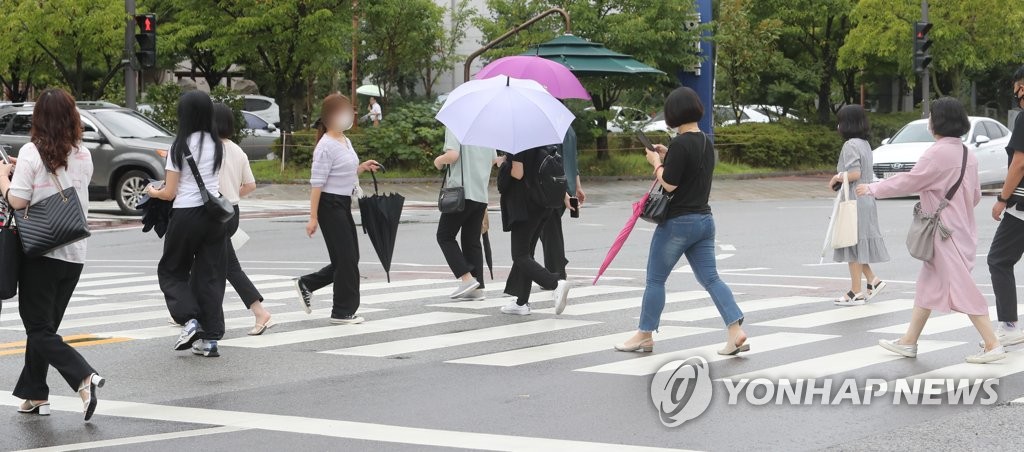 내일 남부지방에 비 계속…전국 대부분 지역엔 무더위