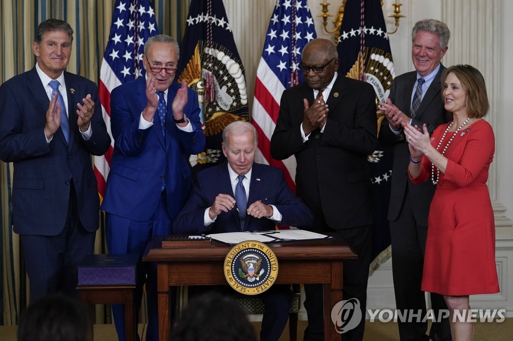 인플레 감축법 덕분?…바이든 지지율, 두 달여 만에 40% 넘어