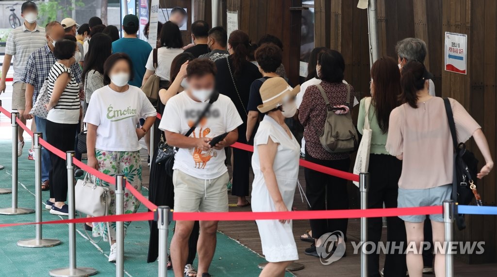 [속보] 정기석 "확진자 숫자 우려할 정도 아냐…인구당 사망자수 낮아"