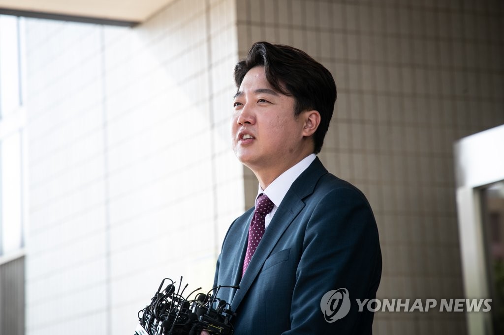 이준석 "윤핵관 수사 개입 증언 나와…예상한 일이지만 황당"