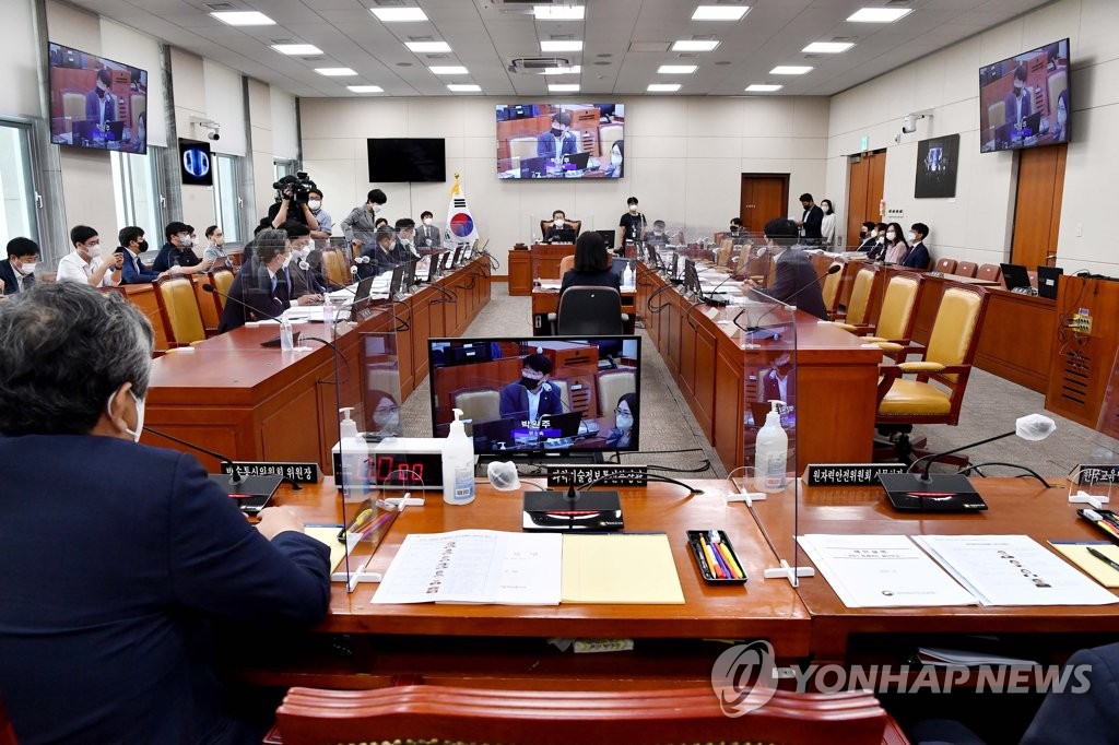 과방위 또 파행…與 "꼼수·수박소통" 野 "아직 야당인줄 아나"(종합)