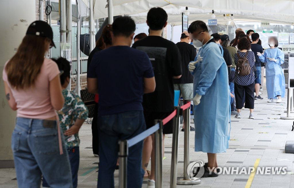 늘어가는 위중증·사망…고위험군 관리 집중 '표적방역' 시험대(종합)