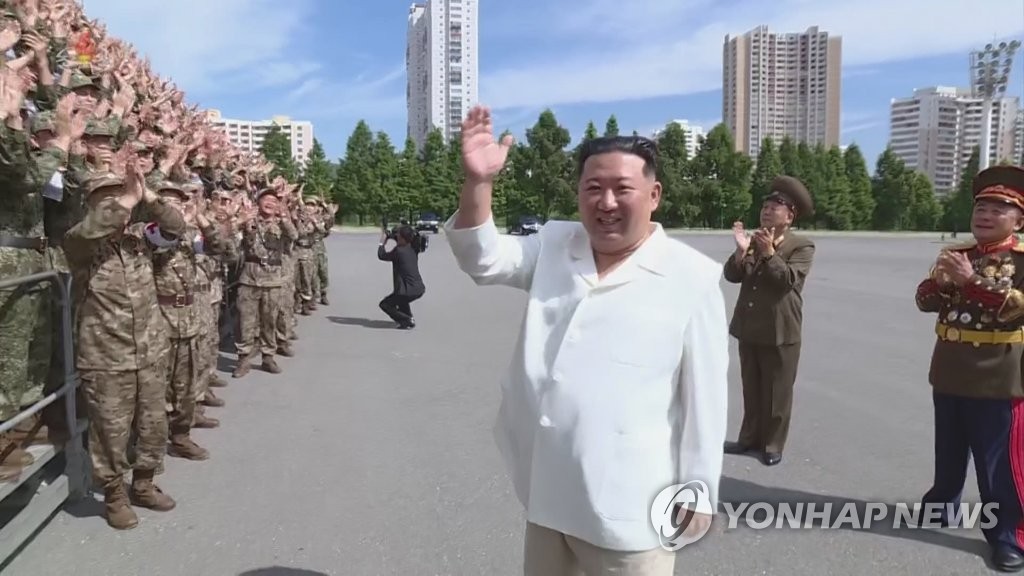 북한, 코로나19 재유행 경계…"색다른 물건 발견 즉시 통보"