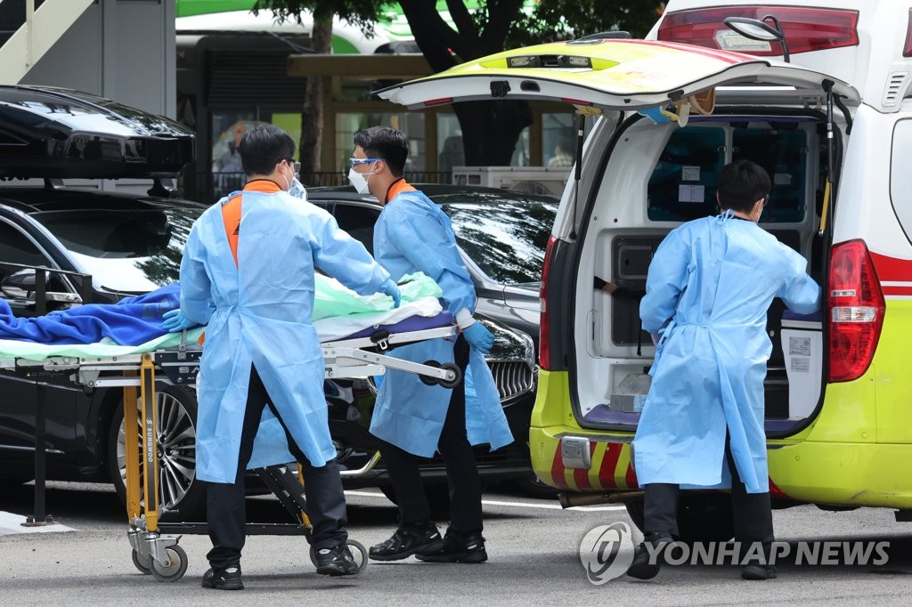 오후 9시까지 전국 5만6374명 확진…이틀 연속 전주보다 감소