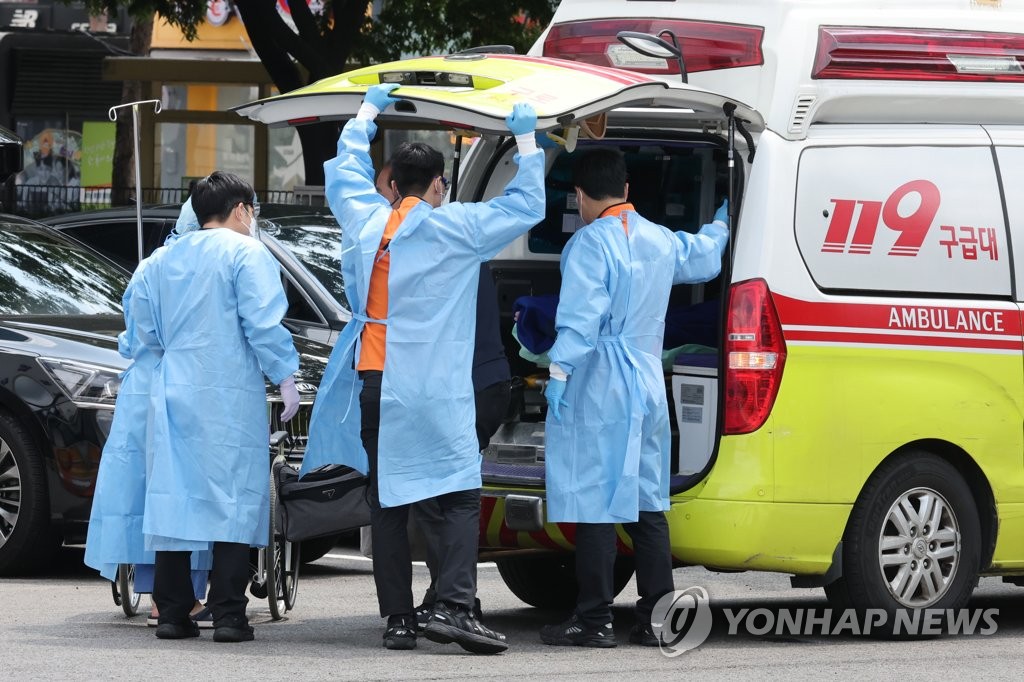 오후 9시까지 전국 14만2414명 확진…2주 전과 비슷(종합)