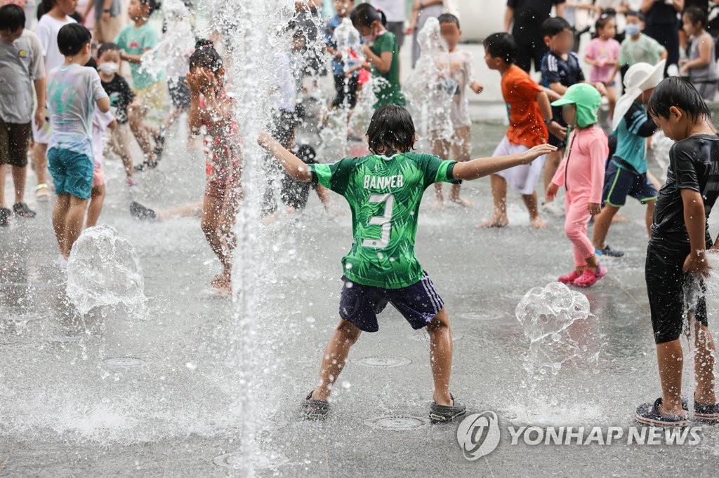 [내일날씨] 흐리고 더위 한풀 꺾여…서울 낮 최고 26도