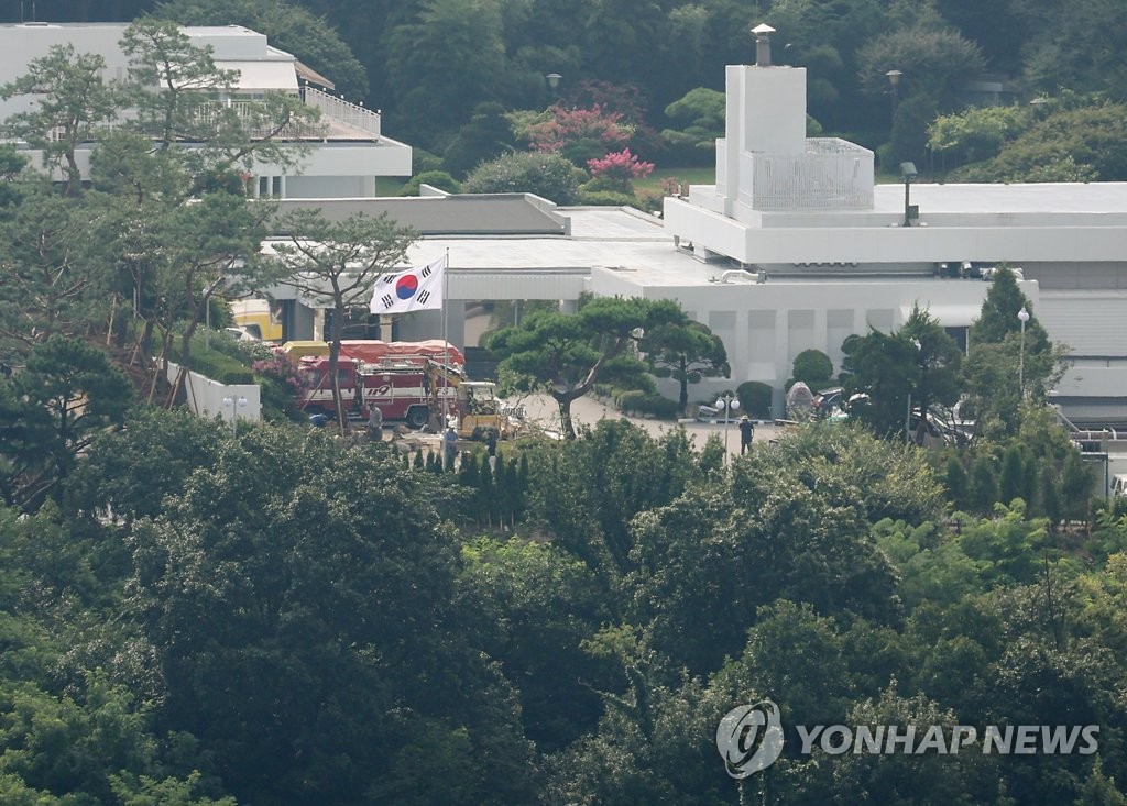 尹한남동관저, 헬기장 없어…이종섭 "필요시 신속이동 강구할듯"