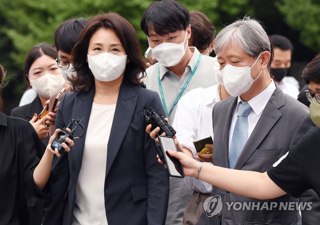 김혜경 '법인카드 유용'에 직접 관여했나…경찰 수사 향방은