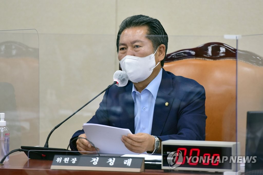 '겸직 논란'에 정청래 "과방위원장직 계속"…野 지도부 고심