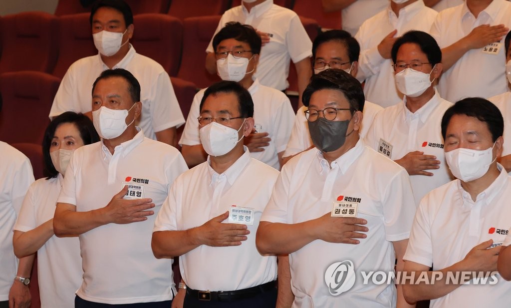 당정 원팀 외친 다음날 '날벼락'…"정치적 결정·재판부 편향성"(종합)