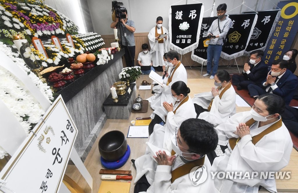 '수원 세모녀' 유족 없이 추모식…수원시장·복지부차관 등 참석