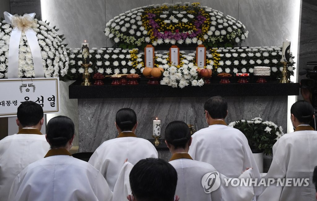 '수원 세모녀' 유족 없이 추모식…수원시장·복지부차관 등 참석