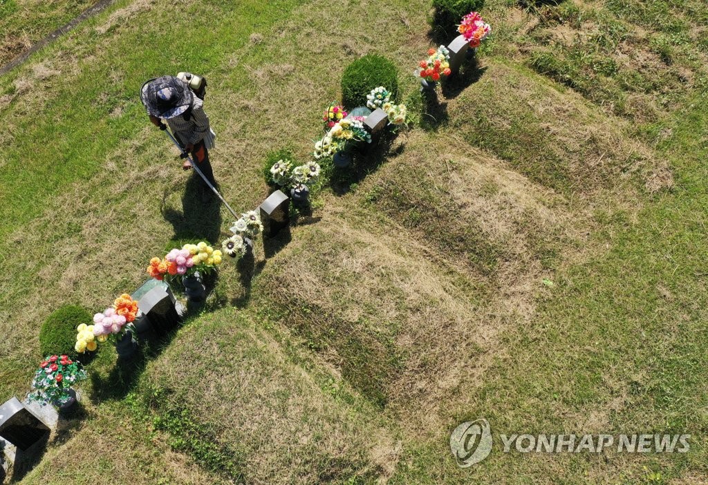 완주군, 추석 연휴 공원묘지 제례실·휴게실 폐쇄…방역 강화