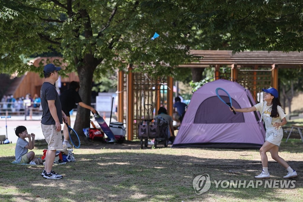 성큼 다가온 가을…선선한 날씨에 나들이객 '산으로 공원으로'