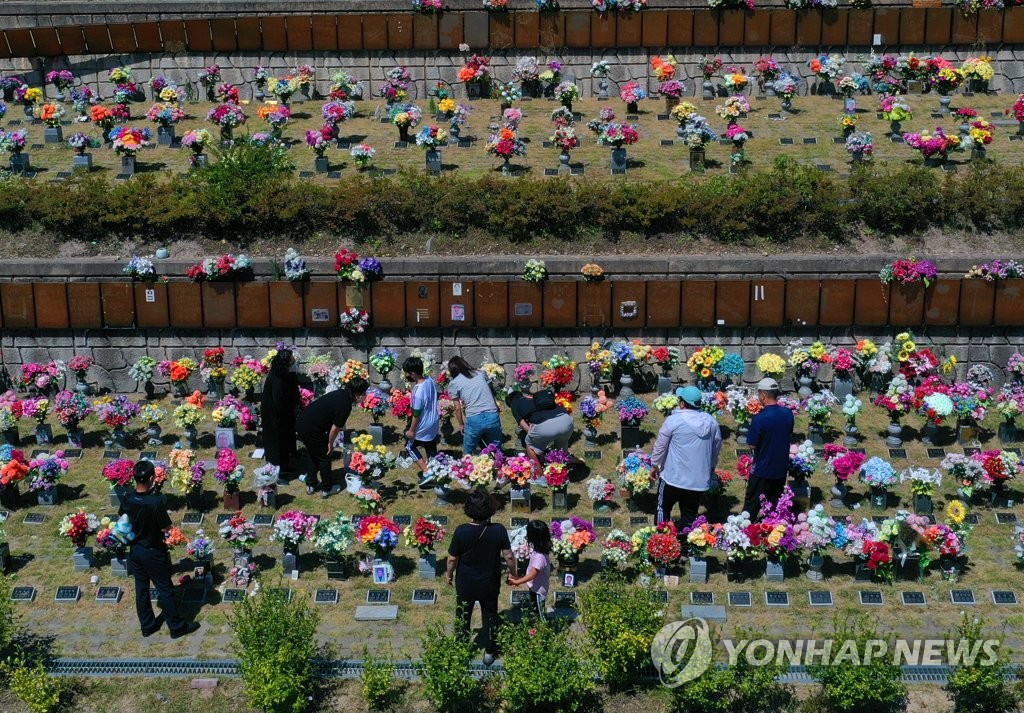 성큼 다가온 가을…선선한 날씨에 나들이객 '산으로 공원으로'