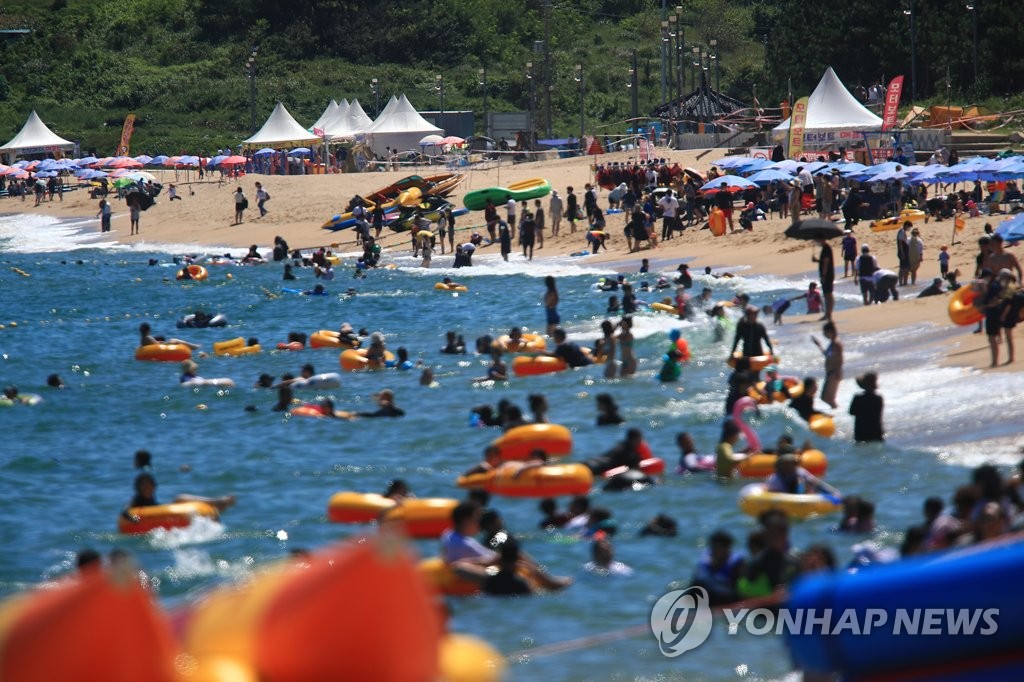 성큼 다가온 가을…선선한 날씨에 나들이객 '산으로 공원으로'