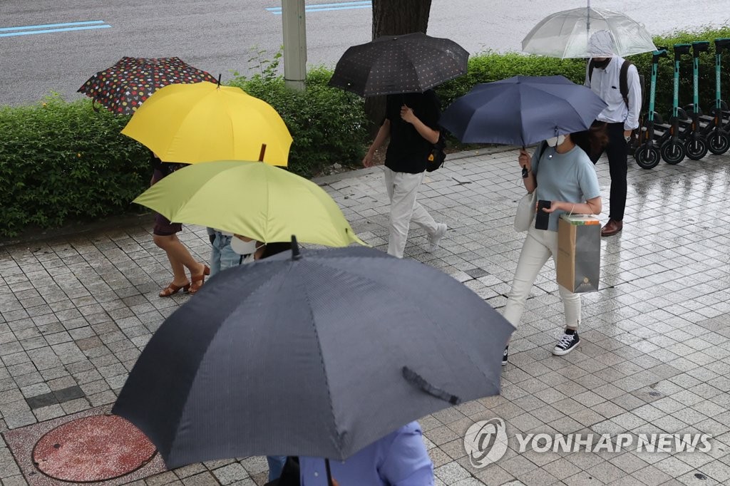 전국 흐리고 돌풍 동반한 비…수도권·충남권 시간당 30㎜