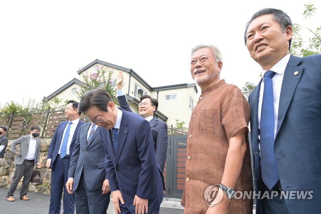 '겸직 논란'에 정청래 "과방위원장직 계속"…野 지도부 고심