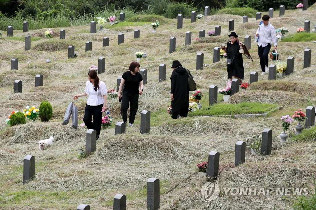 [Q&A] 추석에 요양병원 가족 만날 수 있나…"접촉면회 여전히 제한"