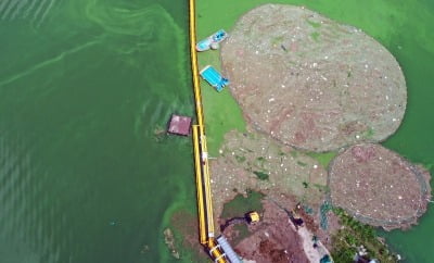 대청호에 생긴 쓰레기 섬…집중호우 후폭풍 100㎥ '둥둥'