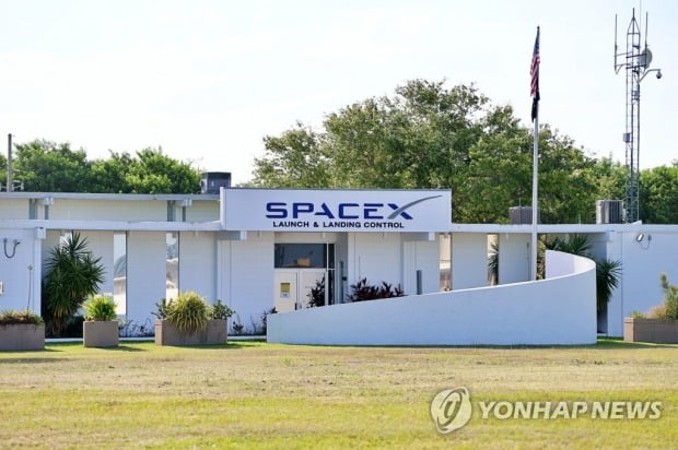 한국 첫 달탐사선 '다누리' 내일 미국서 발사…오늘 기립