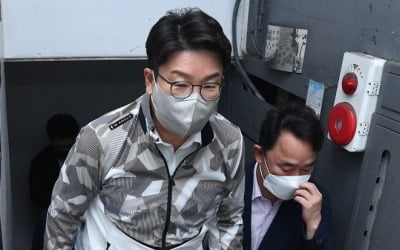 권성동 "비대위원장 결정못해"…'비대위 출범시 李해임'엔 침묵