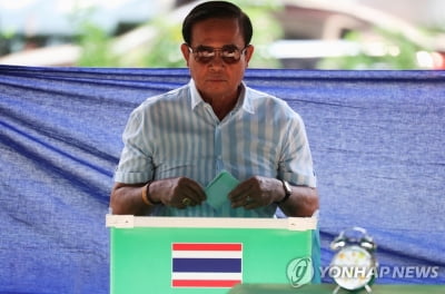 태국 쁘라윳 총리 임기 논란…태국인 64% "이달 물러나야"
