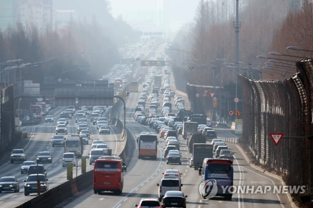 '차 몰기 겁나네'…기름값·주차료·대리비까지 다 올랐다