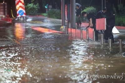 與, 수해 긴급 당정·봉사활동…민생 행보로 분위기 전환 모색