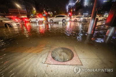 '폭우 속 지뢰' 맨홀, 잠금장치도 무용지물…안전조치 시급