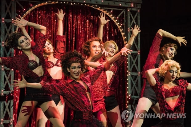 Kim Seong-gyu to leave the musical Kinky Boots due to a jaw injury…  Joined by Ho-Young Kim