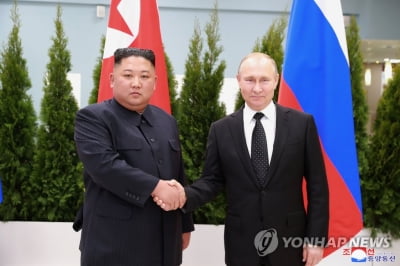 김정은, 푸틴과 광복절 축전 교환…"북러연대 높은단계 올라서"