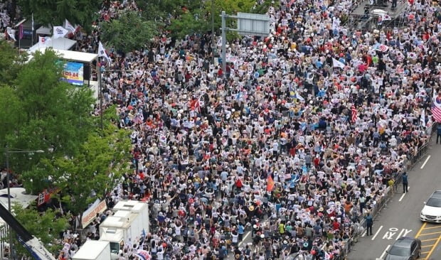 광복절 대규모 집회로 시청역↔세종대로사거리 전면통제